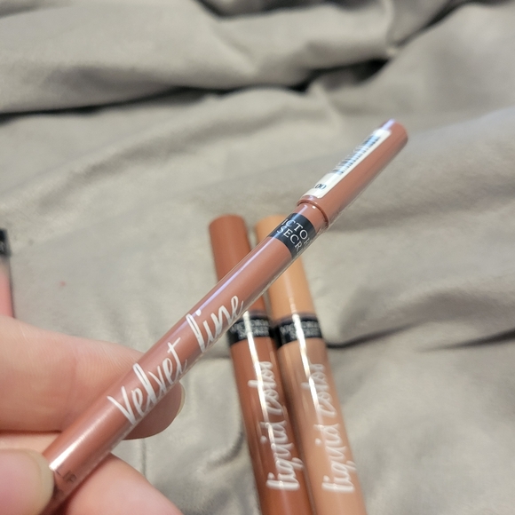 Victoria's Secret LIP Products BUNDLE,  ALL SEALED!!! - Picture 12 of 16